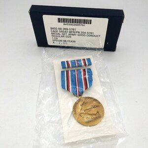 Vintage WW2 WWII American Campaign MedaI with box, factory sealed decoration NOS